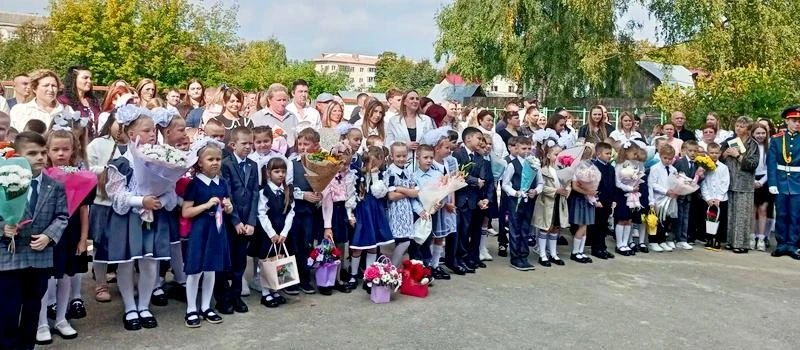 Торжественная линейка в День знаний: школа №4 распахнула двери после ремонта
