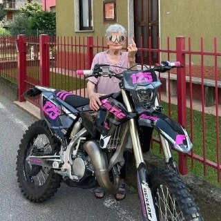 🏍️ Эндуро — это вид мотоспорта на внедорожных мотоциклах.