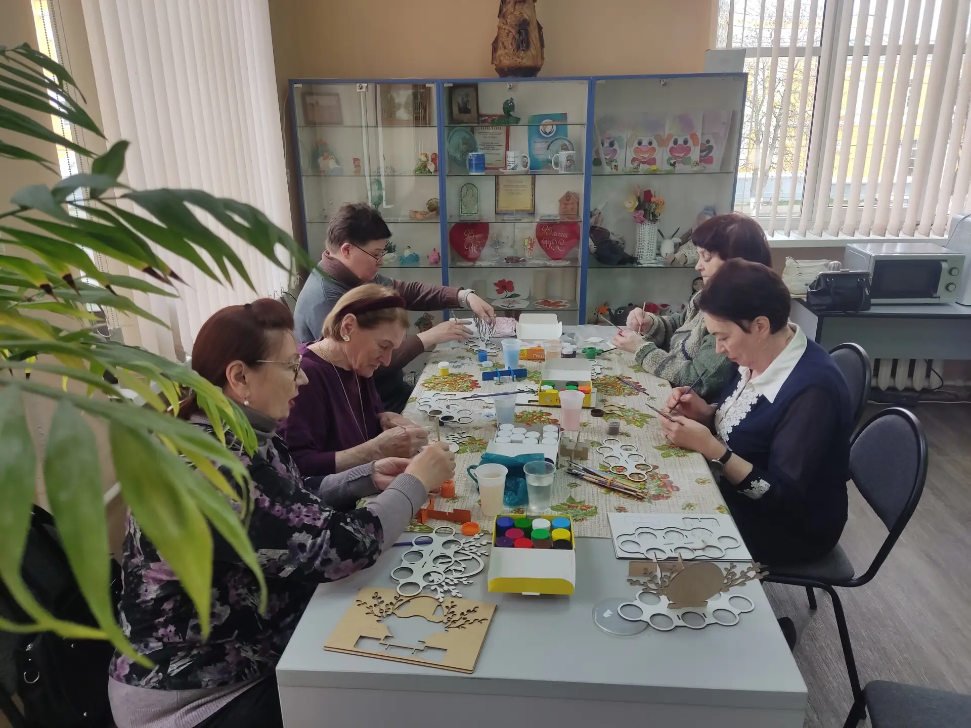 На одной волне

✅В соцзащите Борисоглебского городского округа представители старшего поколения зани