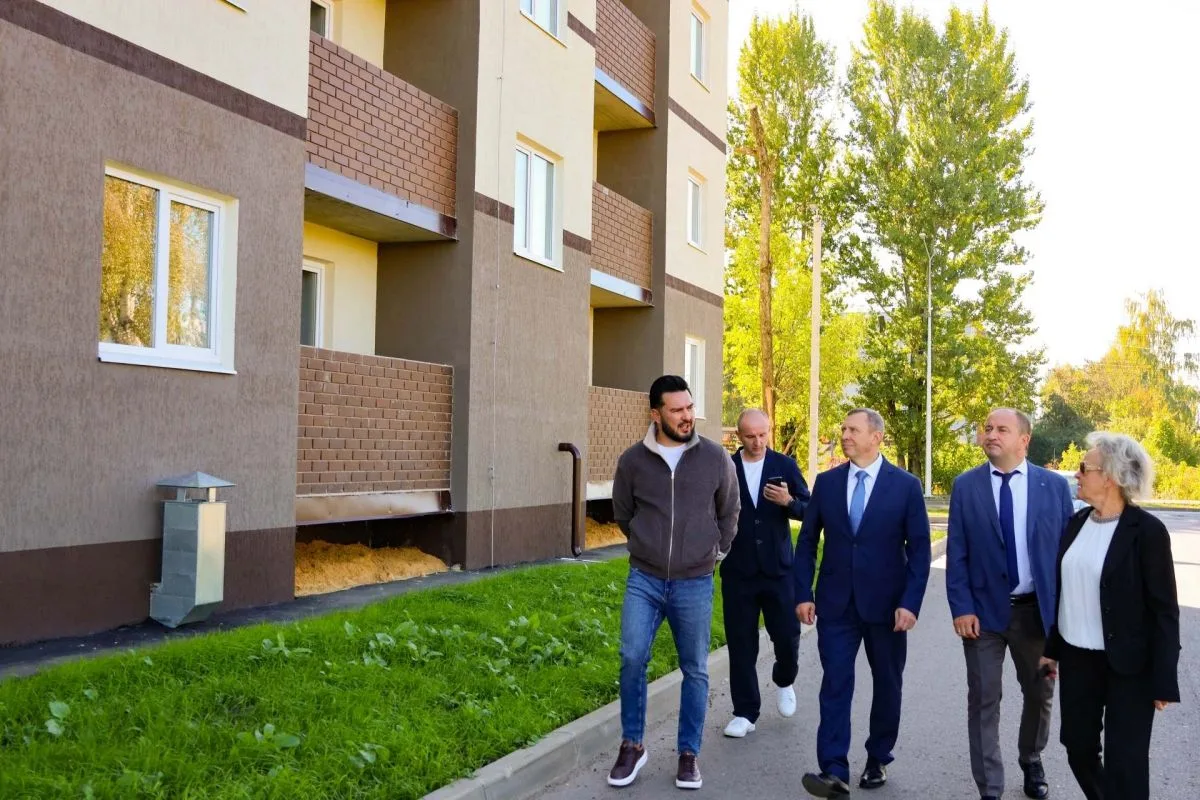Владимир Токарев ознакомился со строительством домов для переселенцев из аварийного жил...