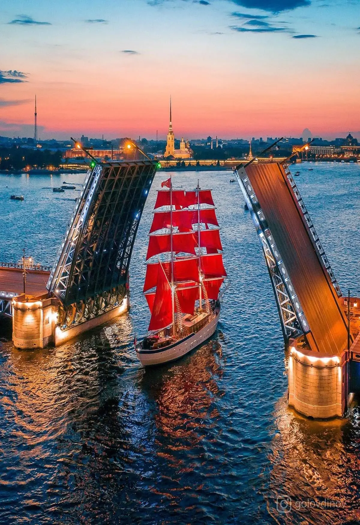 ⛵️ «Алые паруса» — самая волшебная ночь Санкт‑Петербурга

🏛️ В этом году фантастическое шоу и одно 