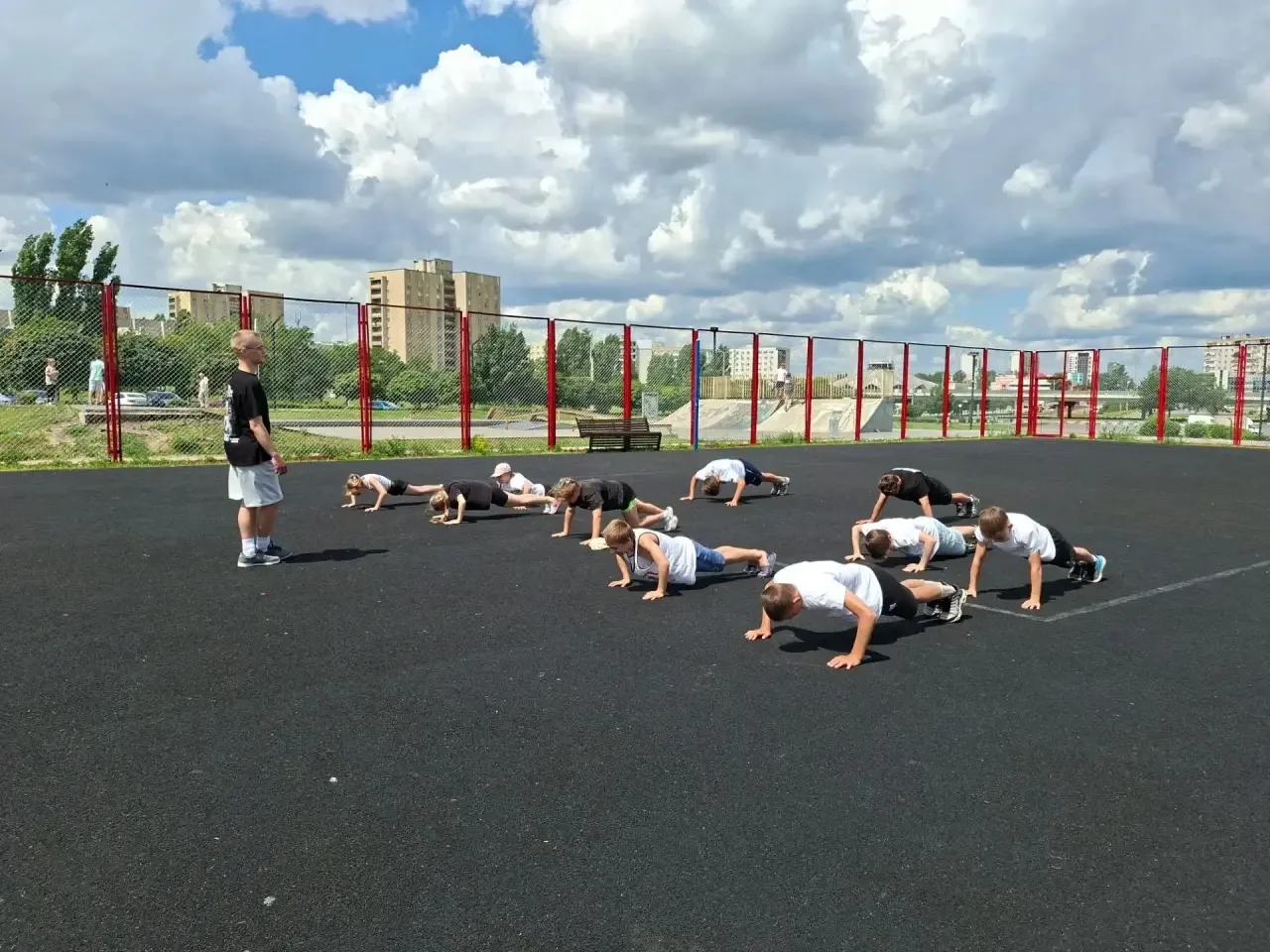 🤸‍♂️ На спортивной площадке парка «Зеленый лог» прошел захватываюший мастер-класс от н...