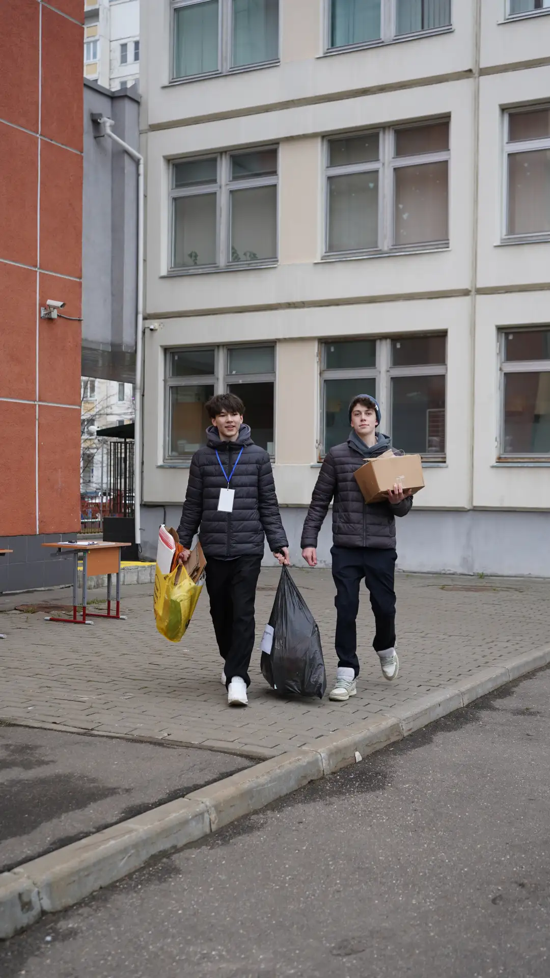 🎉 Спасибо всем участникам акции «Бумажный бум»! 🌍♻️  Сегодня наша школа вновь присоединилась к сбору