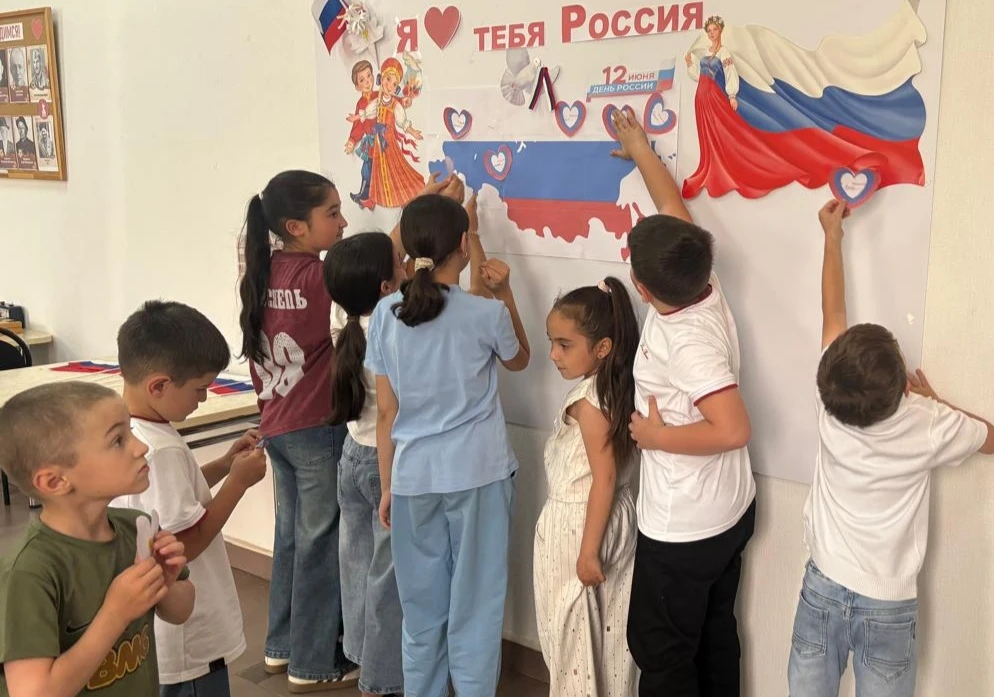 В сельском Доме культуры села Лашкута прошла патриотическая акция «Моя Россия», посвящё...