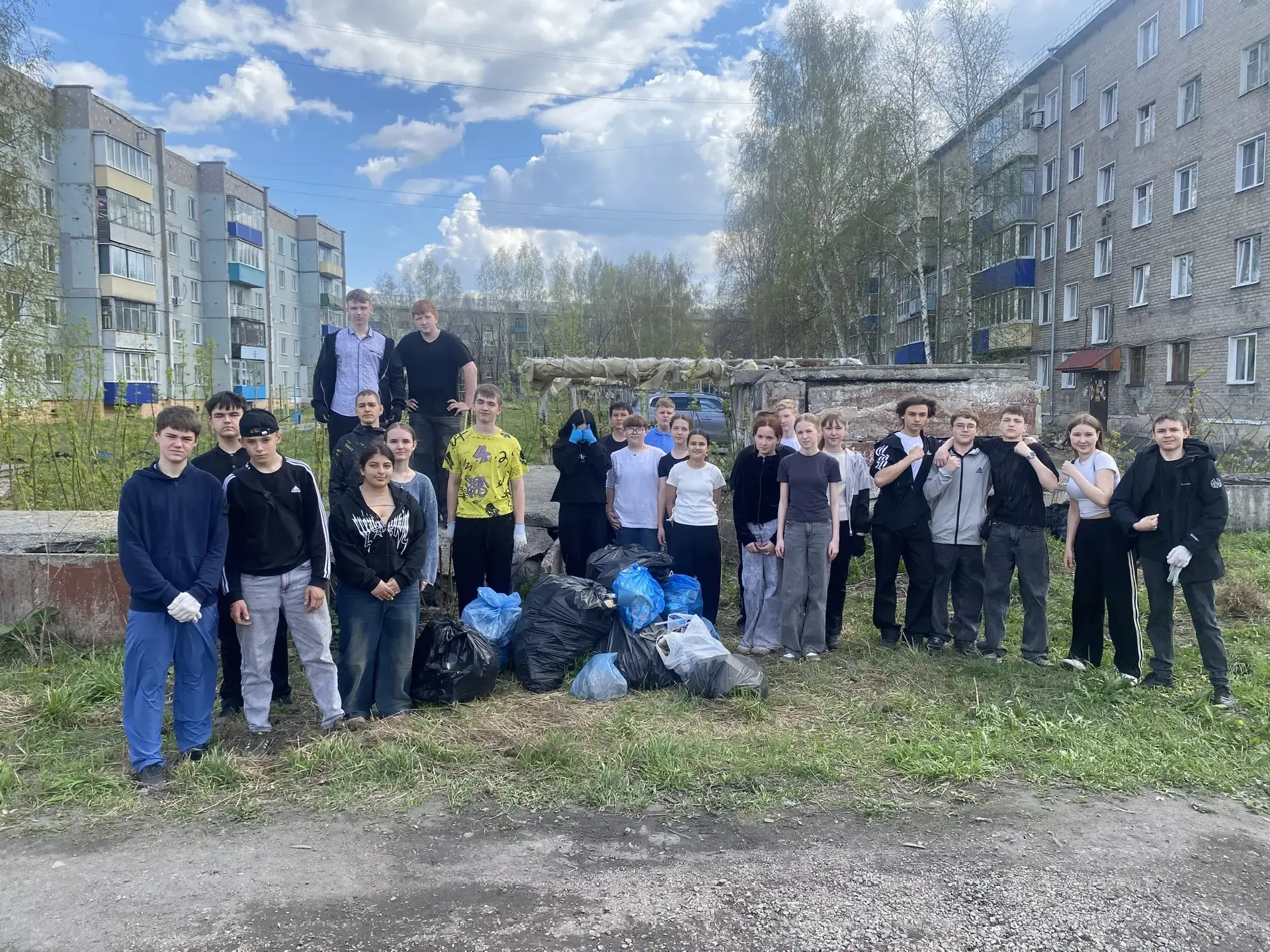 Экологический субботник: вместе за чистоту!   📍8 мая в рамках проведения Общероссийких дней защиты о