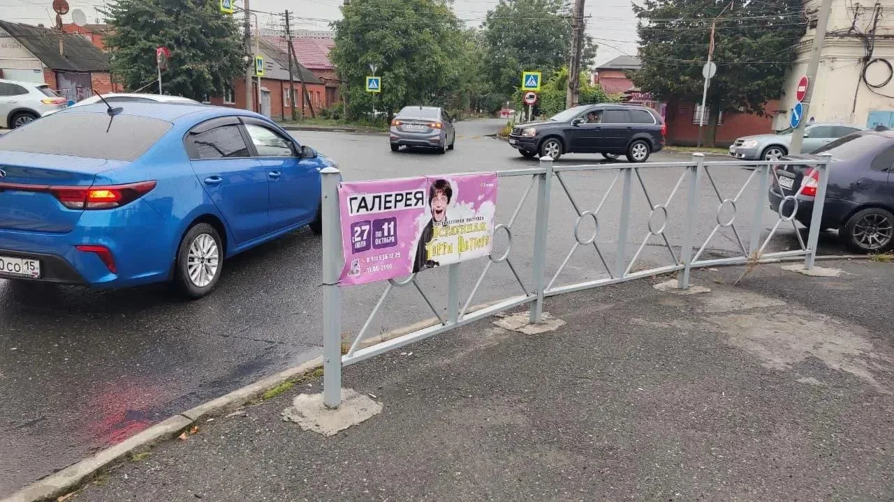 Во Владикавказе нашли незаконную рекламу на нескольких улицах