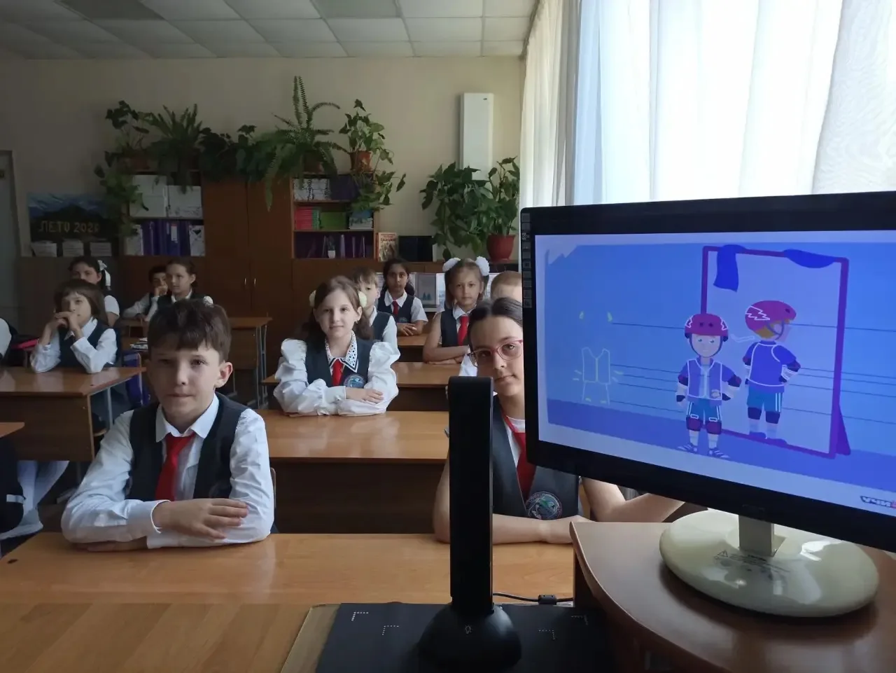 В рамках подготовки к Всероссийской Олимпиаде по правилам дорожного движения, ученики н...