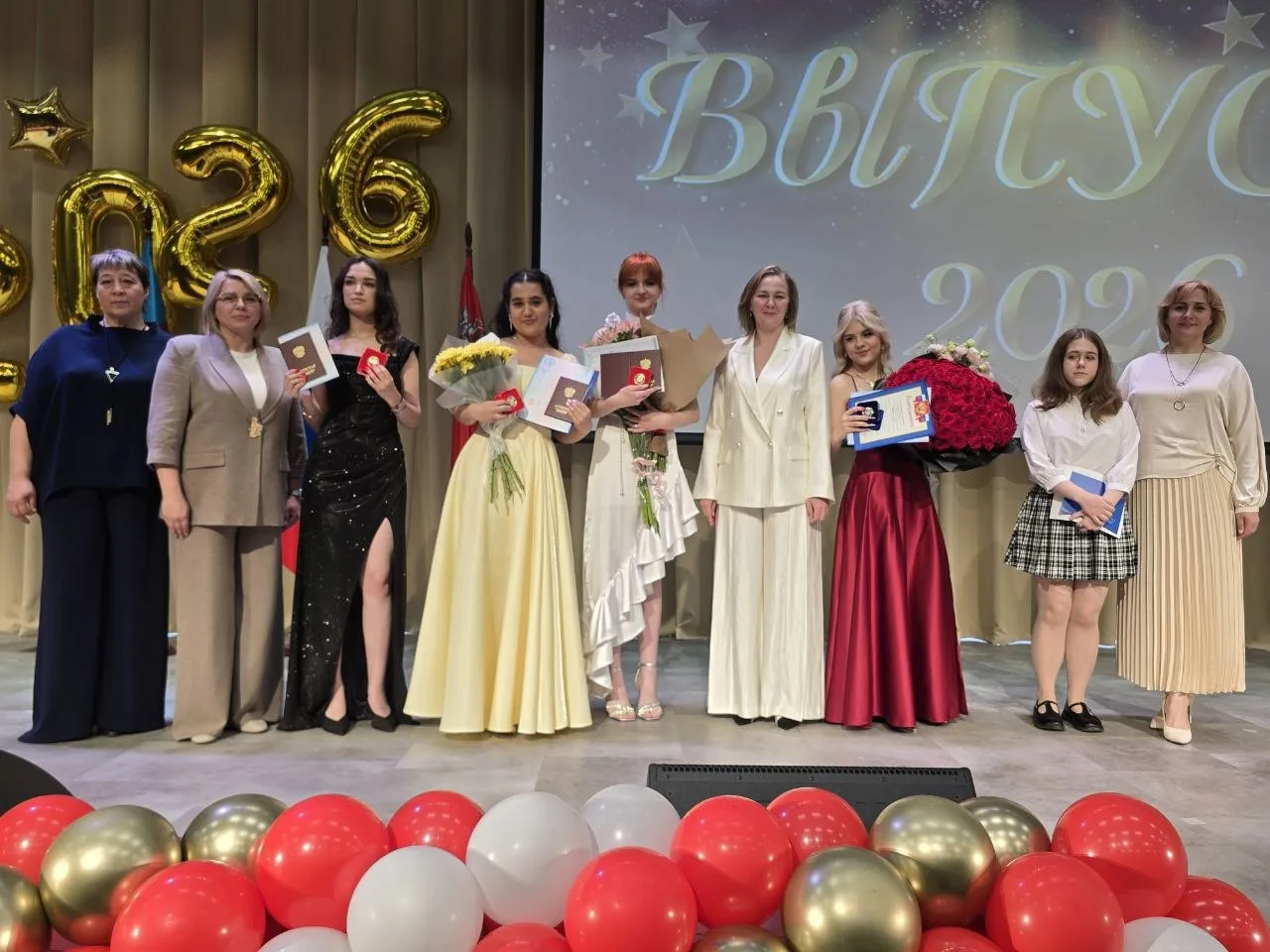 Дорогие наши медалисты — Воробьёва Елизавета, Власова Анастасия, Ковалёва Арина, Нобоварова Амина, Ф