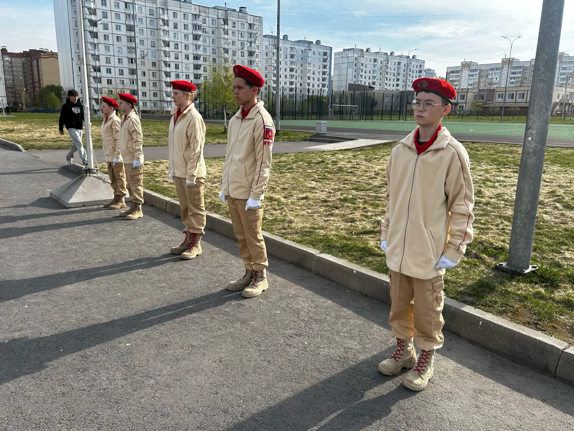 Утро понедельника 4 мая 2026 года в нашей школе традиционно началось с торжественной линейки, церемо