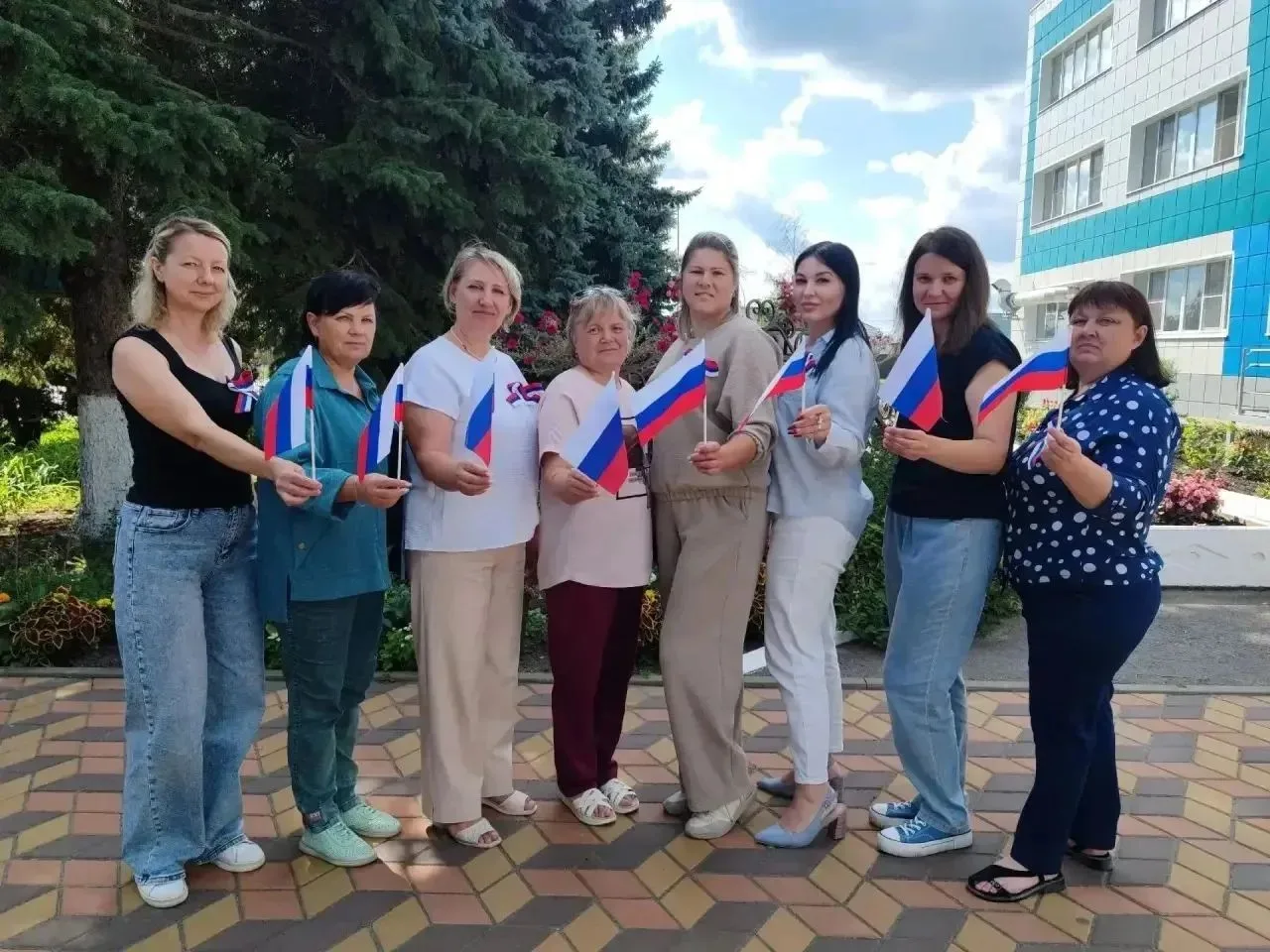 В преддверии празднования Дня государственного флага Российской Федерации обучающиеся и...
