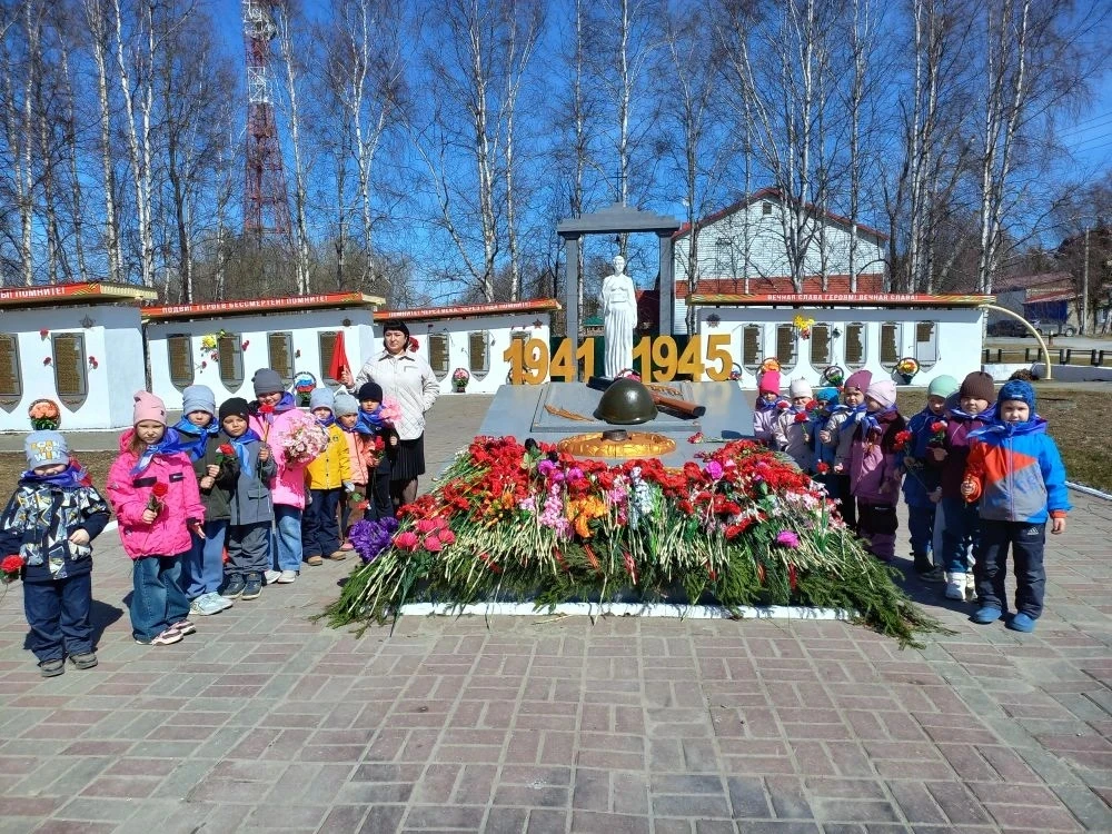 💕СИМВОЛ БЛАГОДАРНОСТИ: ЦВЕТЫ В ПАМЯТЬ О ГЕРОЯХ🇷🇺
