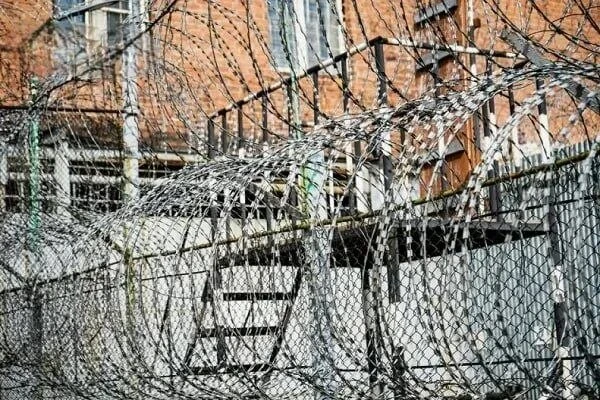 Краснодарец заработал срок, помогая обчищать кубышки сограждан!

В Лабинске полицейские с поличным з