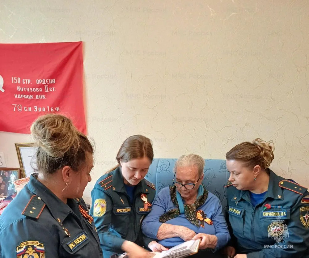 🎖Спасибо за Победу! Сотрудники Главного управления поздравили участницу Курской битвы Клавдию Вьюгов