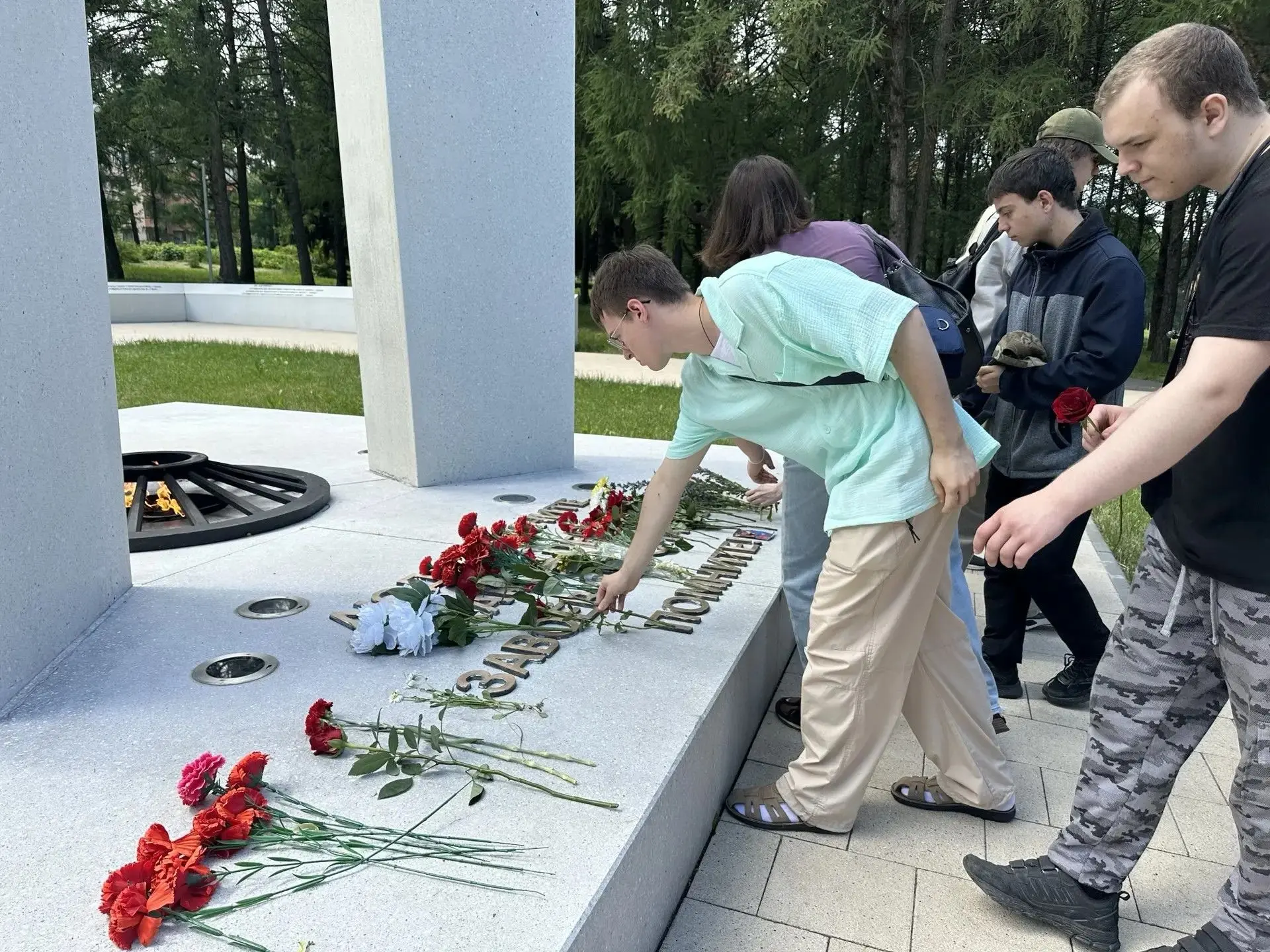 🕯️ Минута молчания у Мемориала Великой Отечественной войны в Пущино