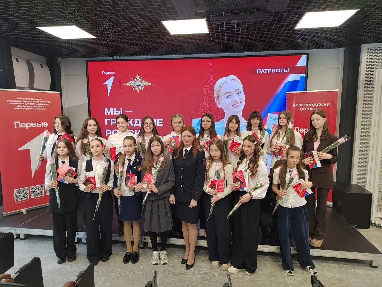 Мы - граждане России! Паспорт гражданина РФ получила ученица 6д класса, Шапина Марьям. Марьяша - ода