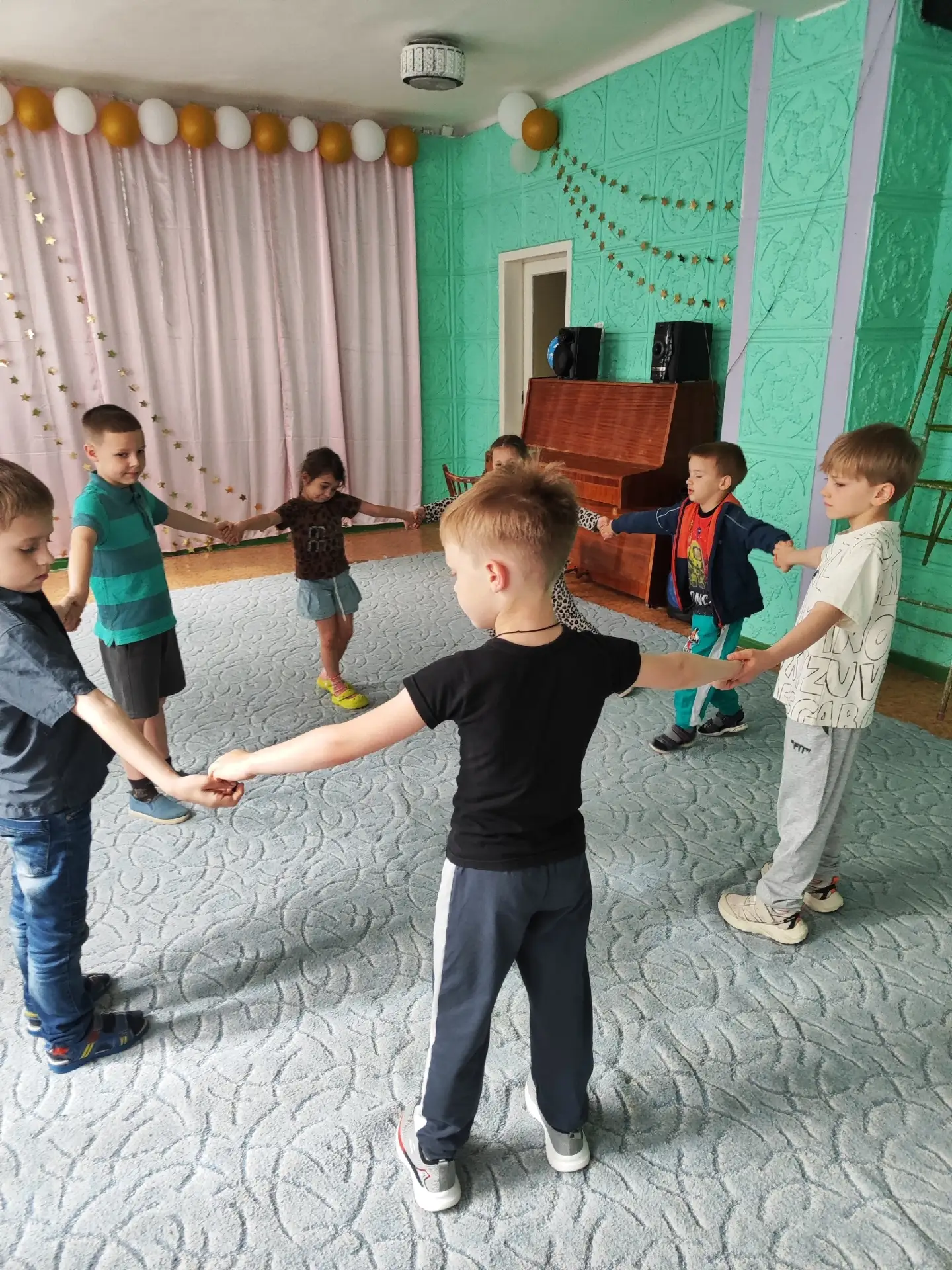 ФОЛЬКЛОРНЫЕ ИГРЫ В ДЕТСКОМ САДУ