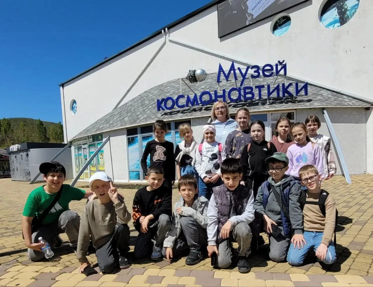 Ученики 2"А" класса  отправились в  увлекательное путешествие по музеям. Сначала они посетили Музей 