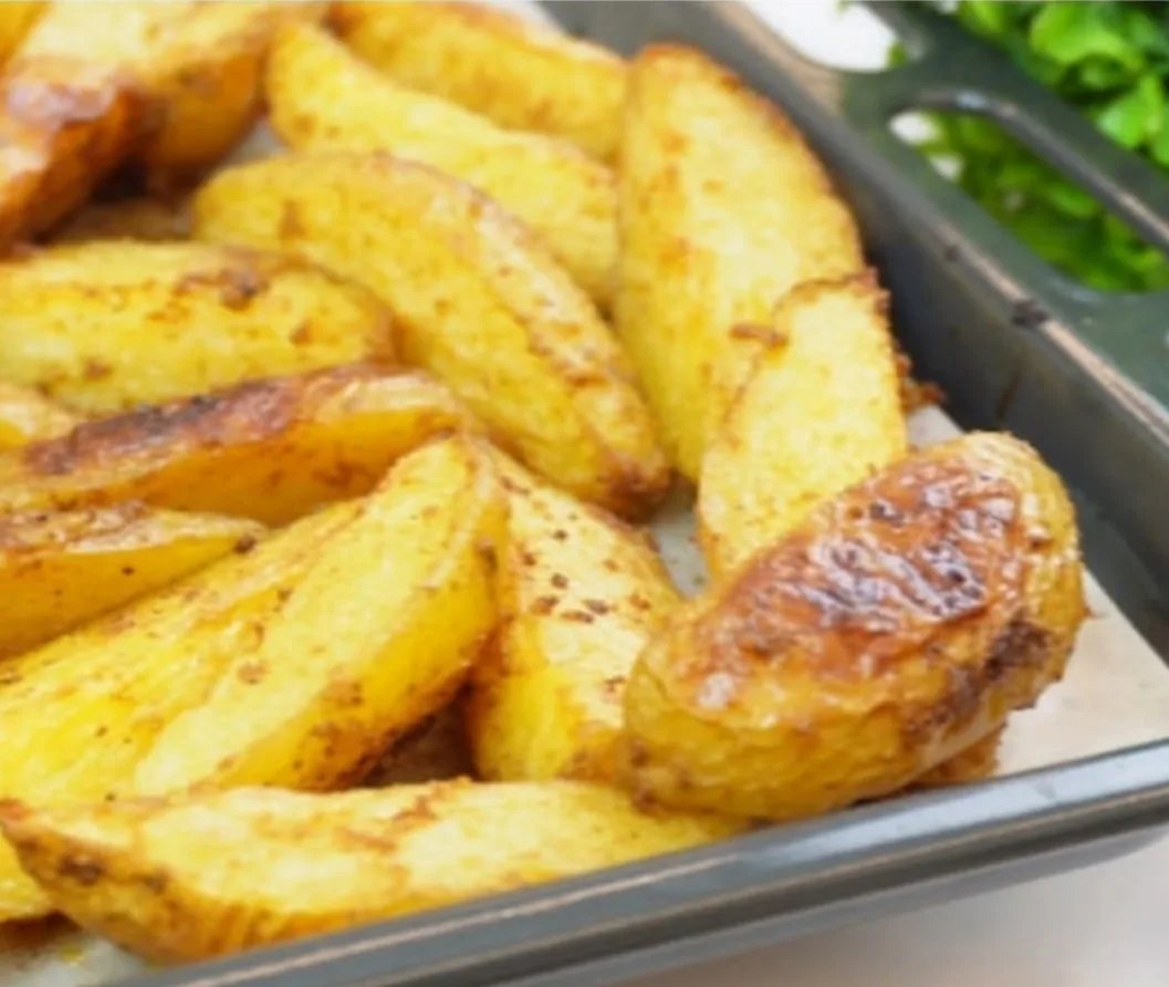 Картошка по-деревенски с соусом