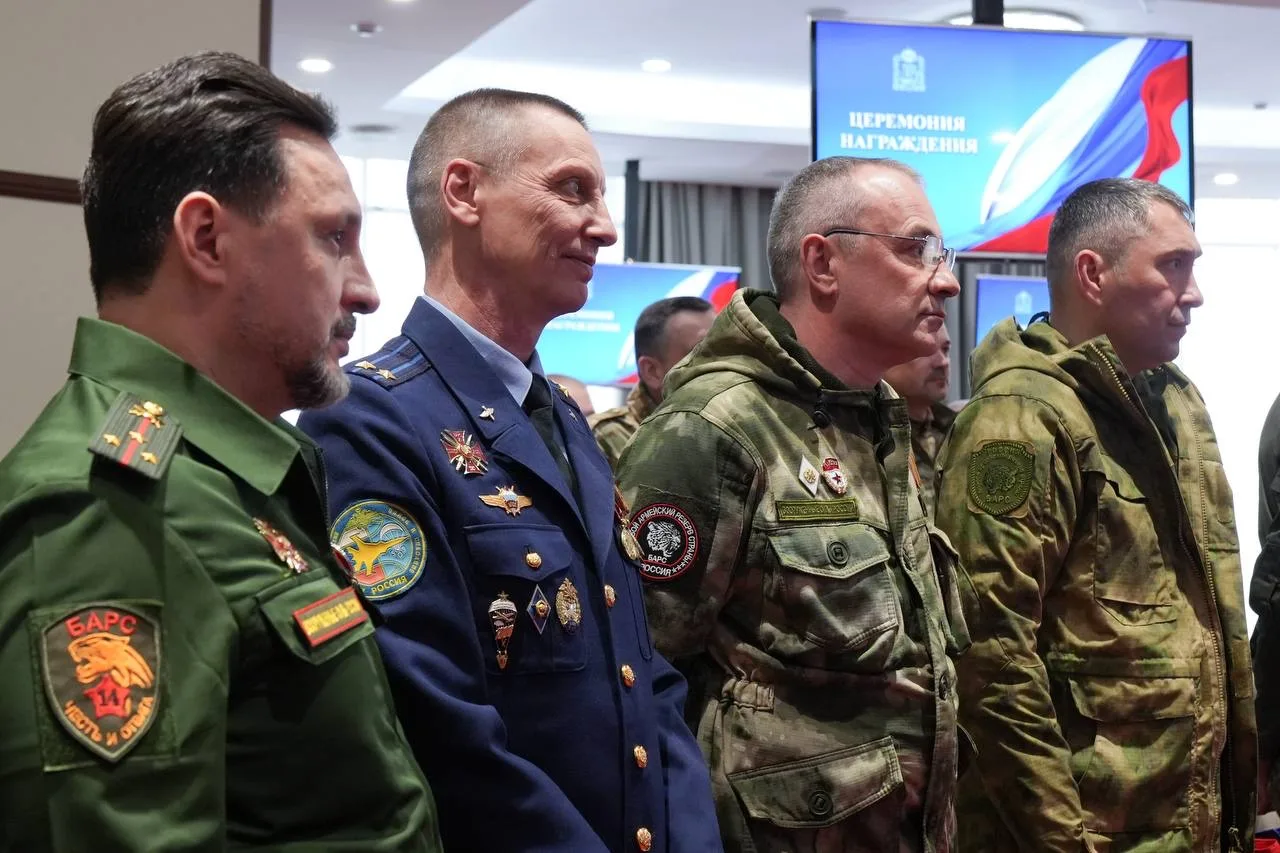 🎖Вручил государственные награды бойцам легендарного подразделения БАРС — медали «За отвагу», «За хра