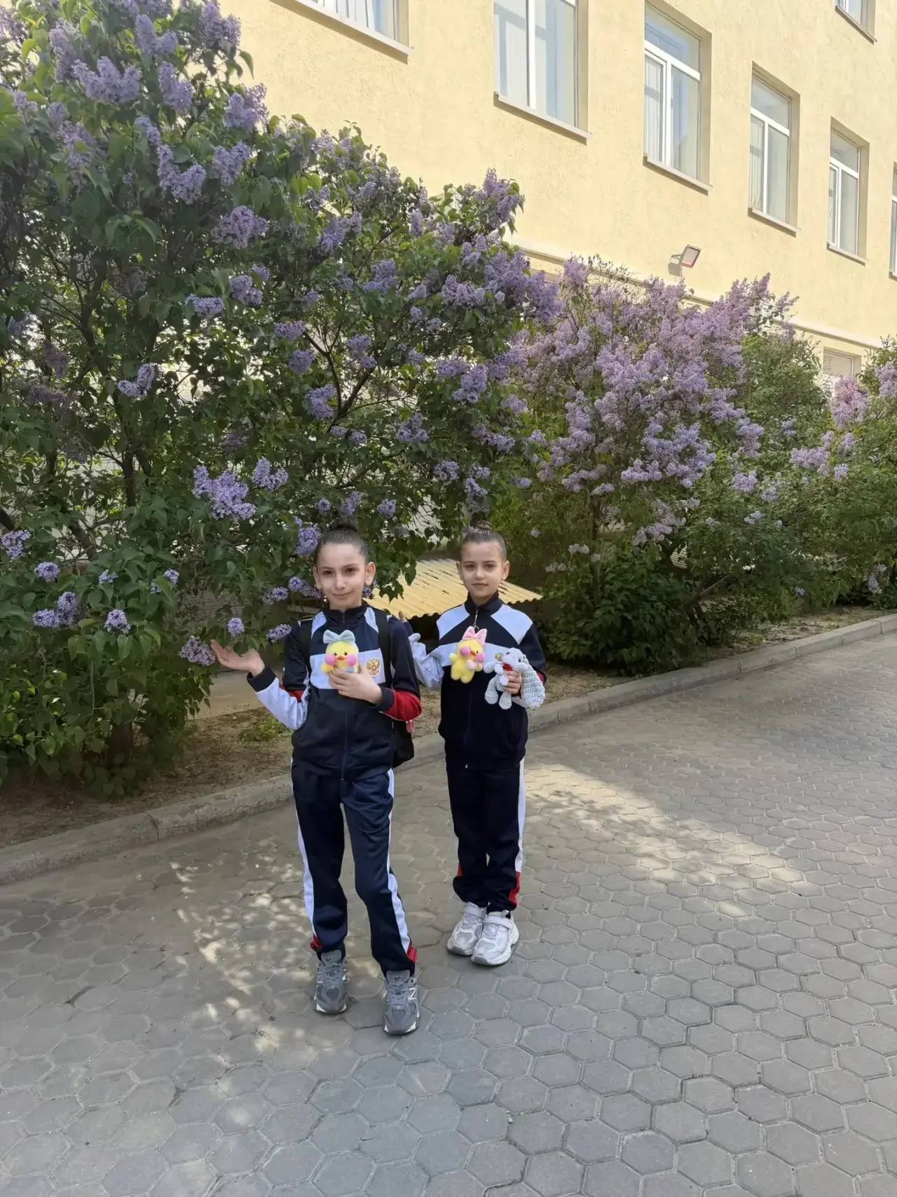 🥈 Наши юные чемпионки!   🌟Багдасарян Аделина ученица 3 «А» класса,  🌟Варелджян Валерия ученица 3 «Д»