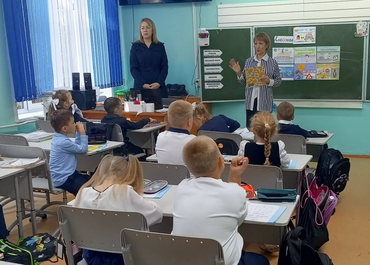 В Балахте первоклассников научили безопасному маршруту «Дом – Школа – Дом»