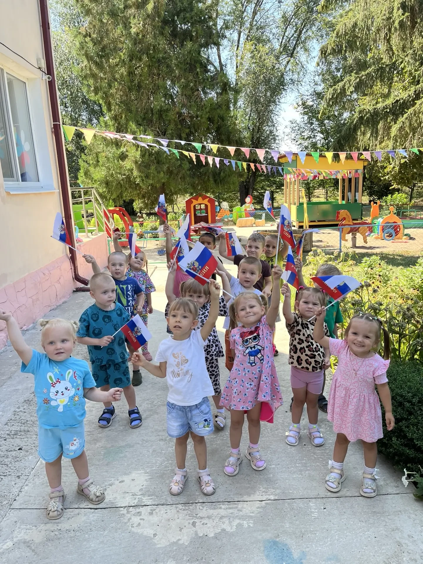 🎉 Младшая разновозрастная группа нашего детского сада приняла участие в акции «Белый, ...