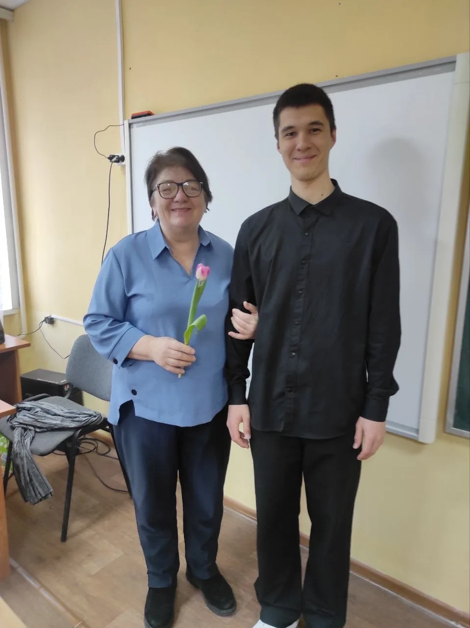 🌸 «Вам, любимые!»  6 марта утро в гимназии было особенным и полным радости! Старшеклассники встретил