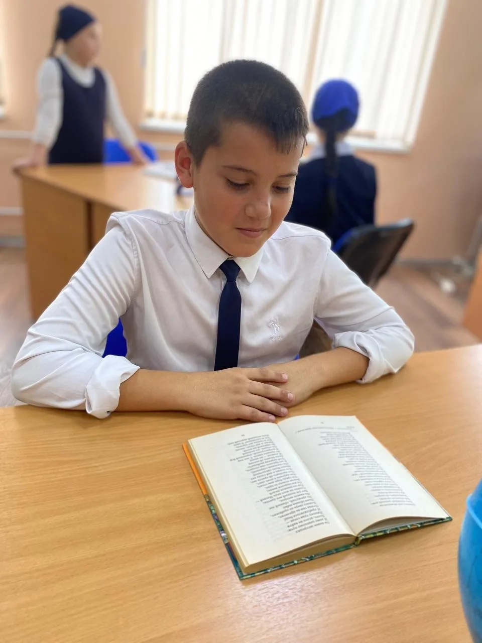 В МБОУ "СОШ 24" г.Грозного проведена книжная выставка, посвящённая Дню защитника Отечества (23 февра
