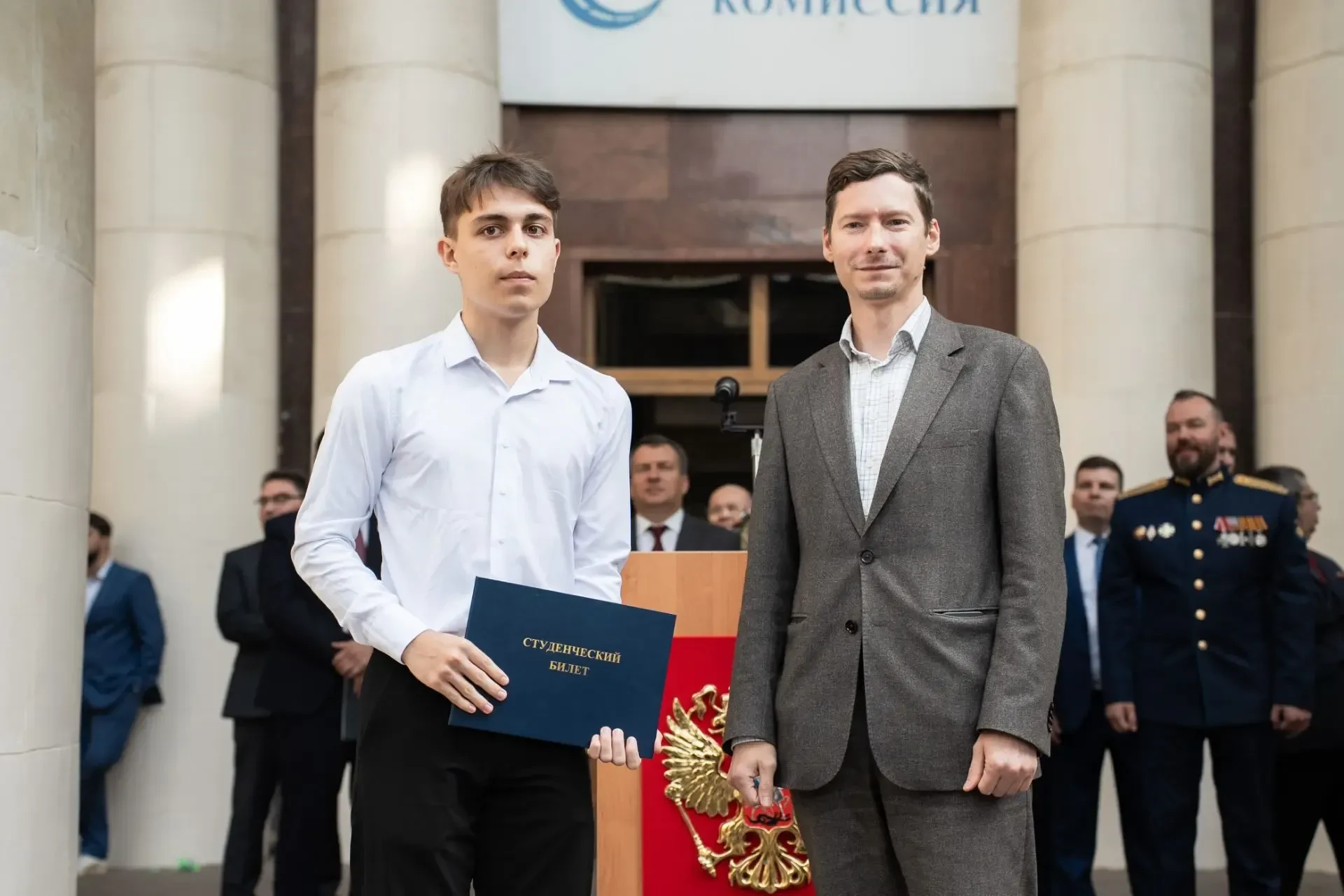 Символический студенческий билет вручили лучшему первокурснику МАДИ
