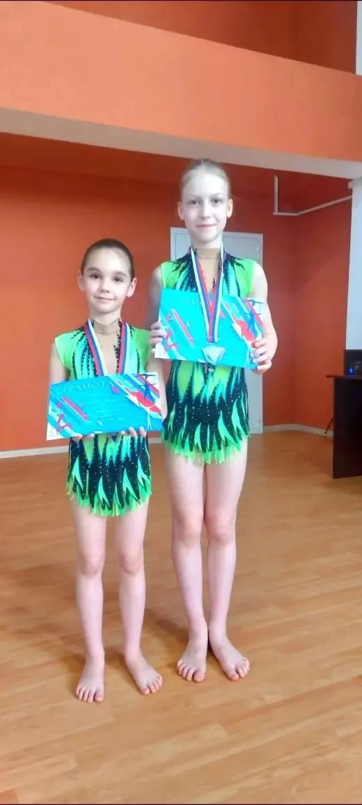 📣 «Серебряный» дуэт начальной школы: сила и грация  В нашем городе прошло первенство по спортивной а