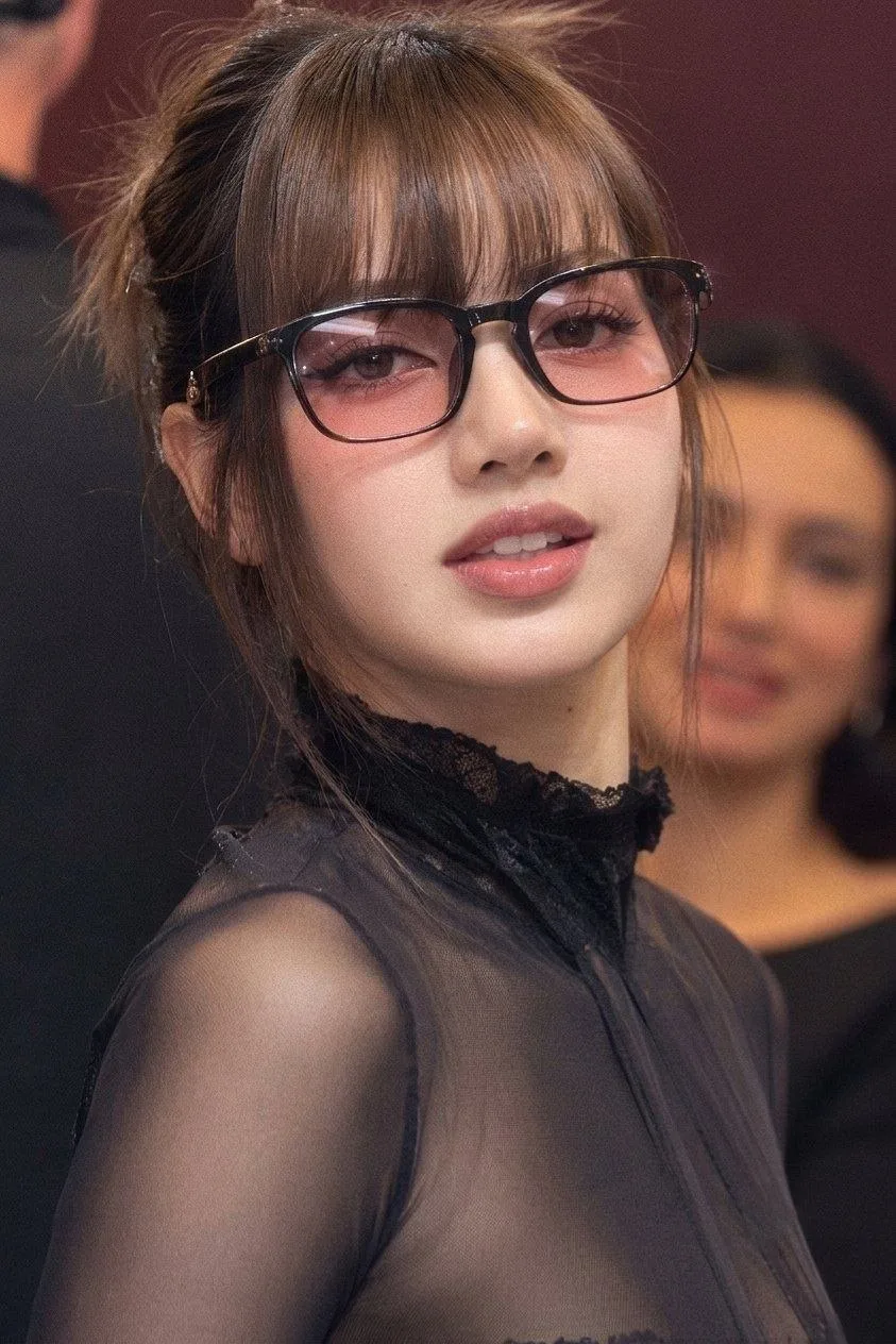 Лиса на временном магазине Meta Glasses.