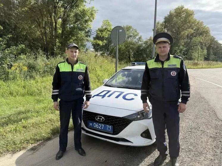 «Разбудили и вывели из огня»: тульские автоинспекторы спасли семью с тремя детьми на по...