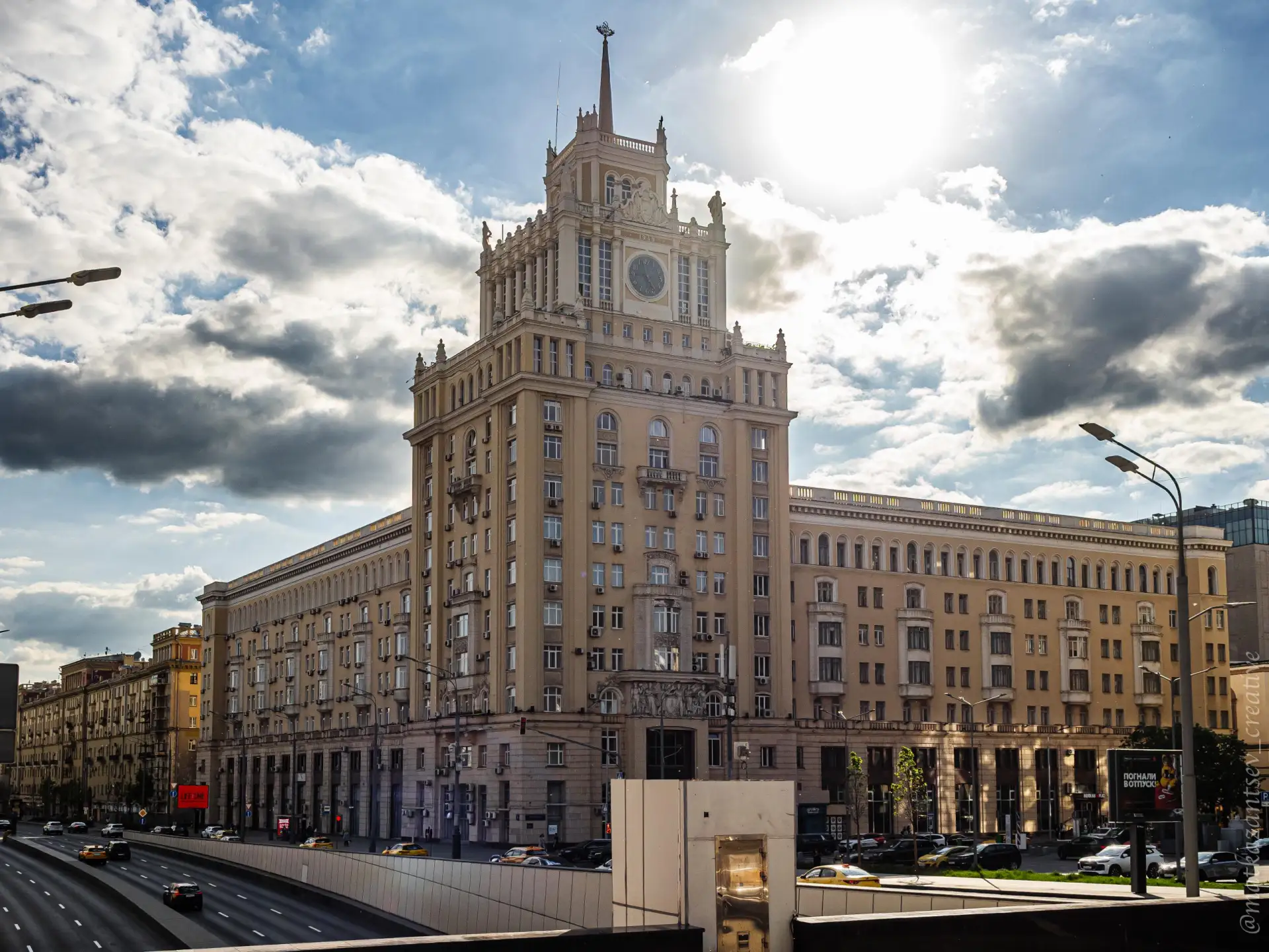 Гостиница «Пекин» — сталинский ампир с непростой историей

На Большой Садовой в Москве стоит одно из