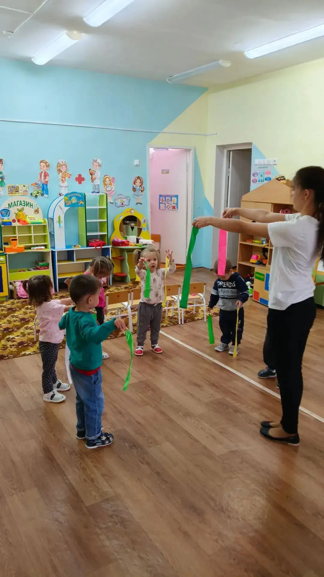 В младшей группе состоялось весёлое занятие по физической культуре! 🎉 Дети с большим интересом вклю