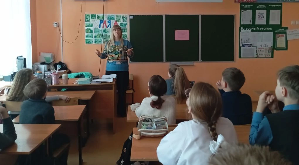 В четверг Ольга Владимировна Косыгина, заведующая библиотекой N 2, организовала для учеников 4 «В» к