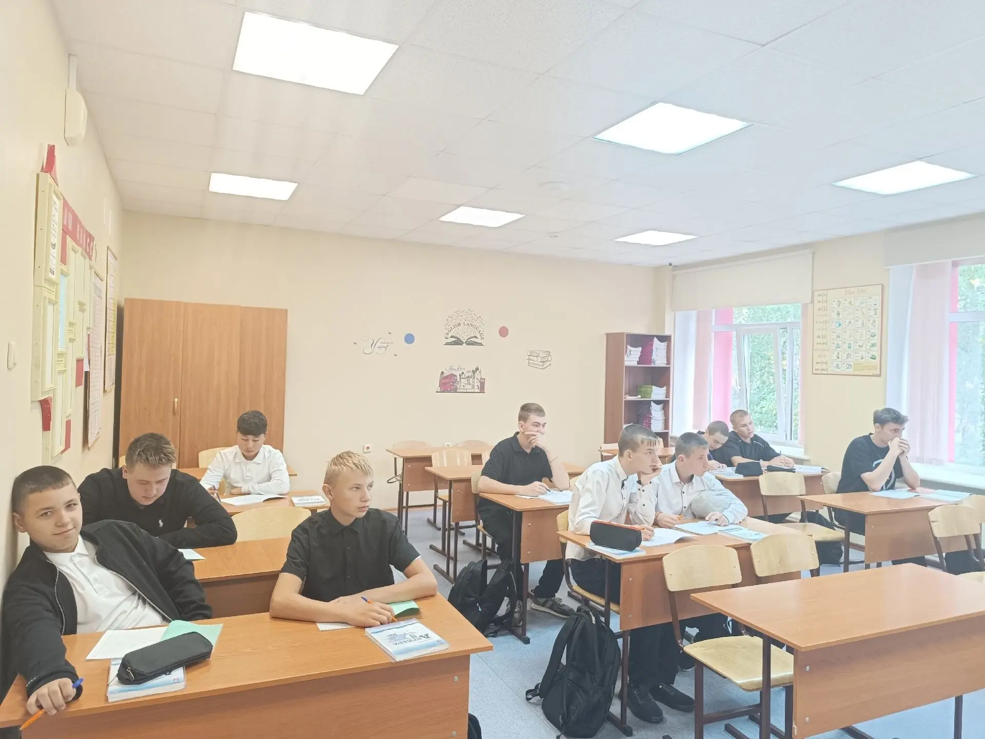 "Литературная мозаика многонациональной России: путешествие по языкам и культурам!"