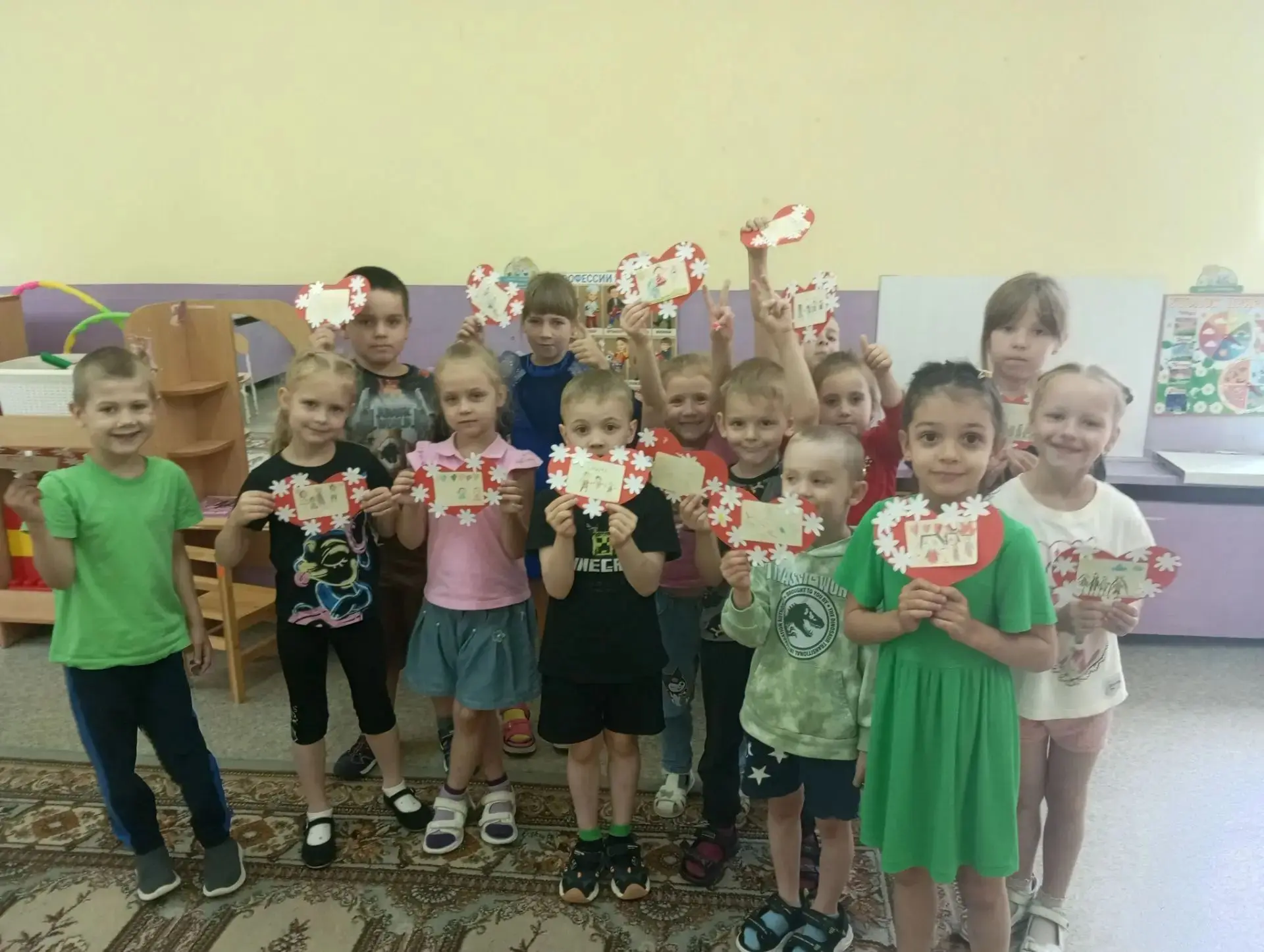 🌞 С Днём семьи, любви и верности! 🌞
В  группе №6 "Зайчики" прошёл особенный творческий час: ребята