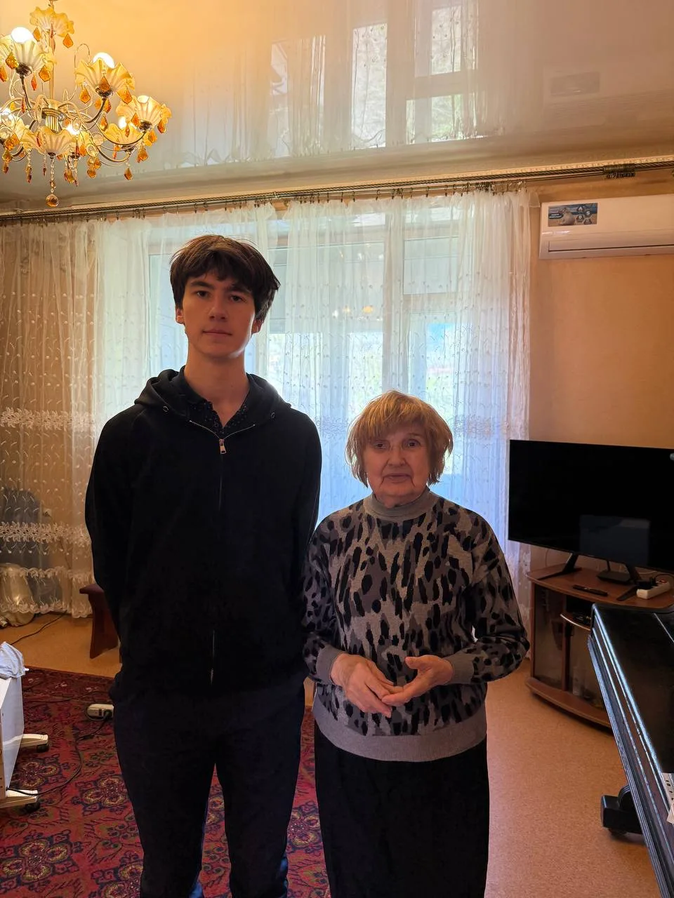 В рамках приближающегося Дня Победы обучающиеся 10х классов поздравили ветеранов, труже...