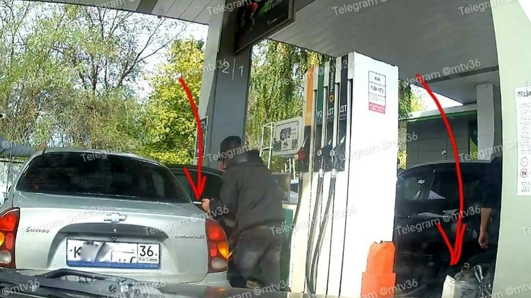 Не знаю, откуда берутся очереди на АЗС, но проблем с заправкой авто в Воронеже в принци...
