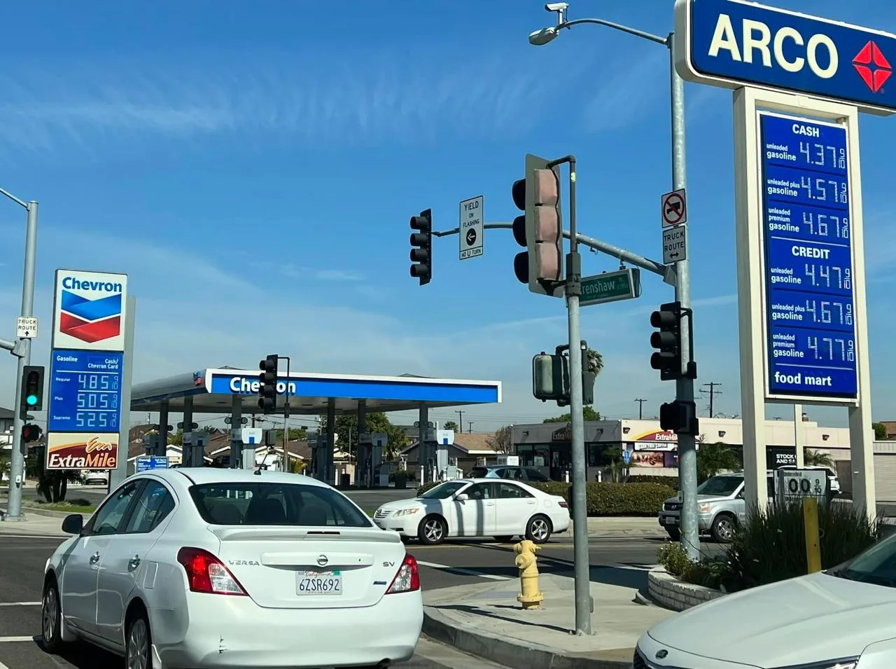 Не покупают потому что дорого? Вряд ли.