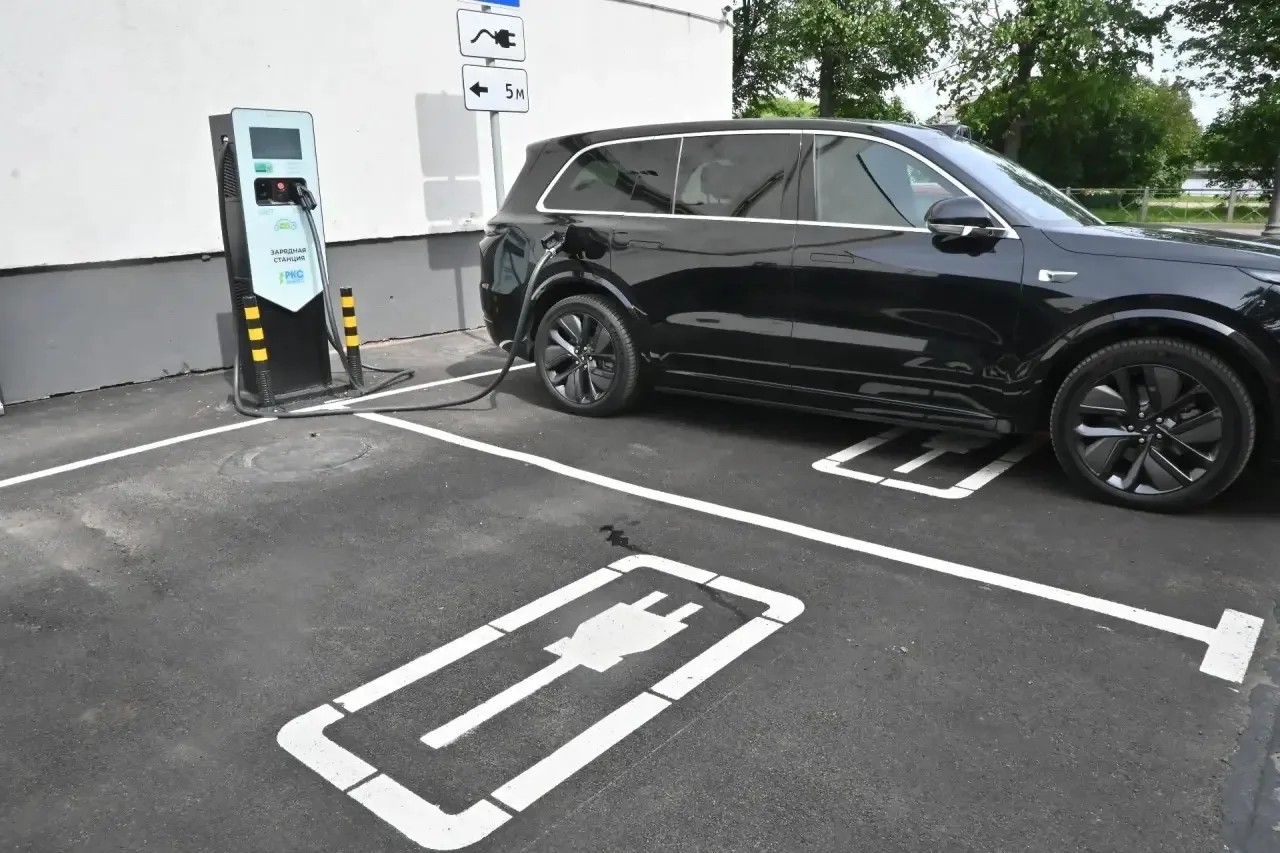 🚗В Выборге открыта первая быстрая электрозарядная станция

На Набережной 40-летия ВЛКСМ, д. 5 запус