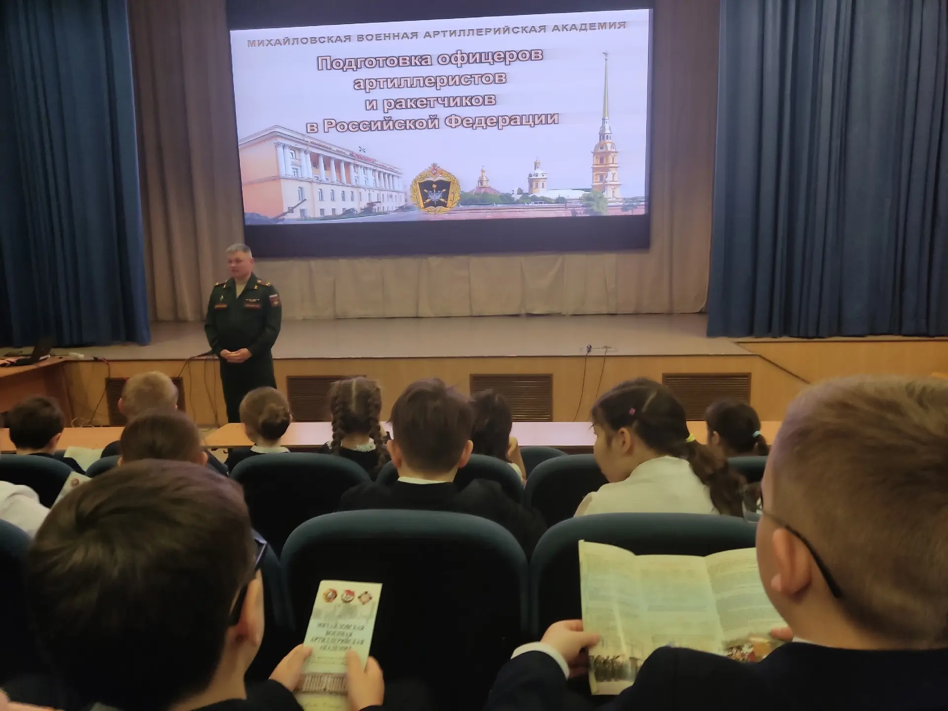 Живые уроки мужества в школе  🇷🇺 В преддверии Дня защитника Отечества к ученикам 3В класса пришли не
