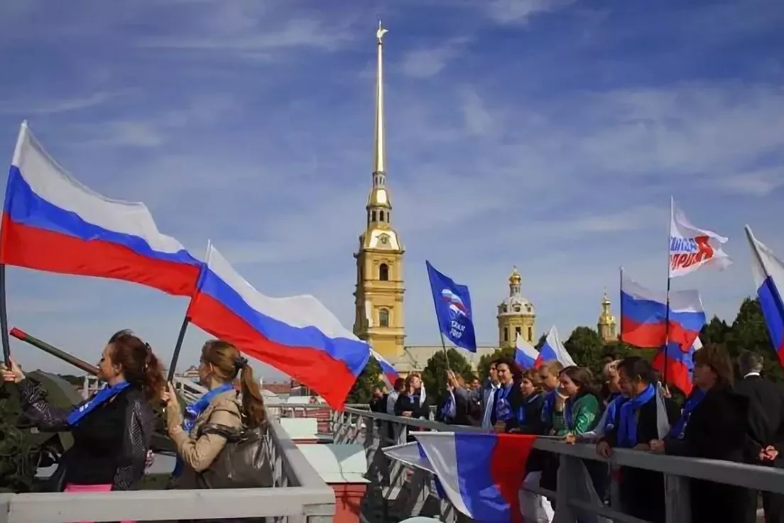 🇷🇺 Петербург отметит День Государственного флага Российской Федерации
