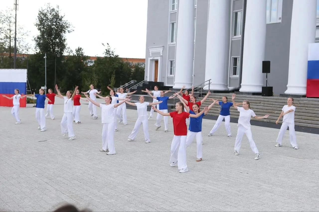 🔹 На площади перед Дворцом культуры химиков дзержинцы сегодня организовали флешмоб в п...