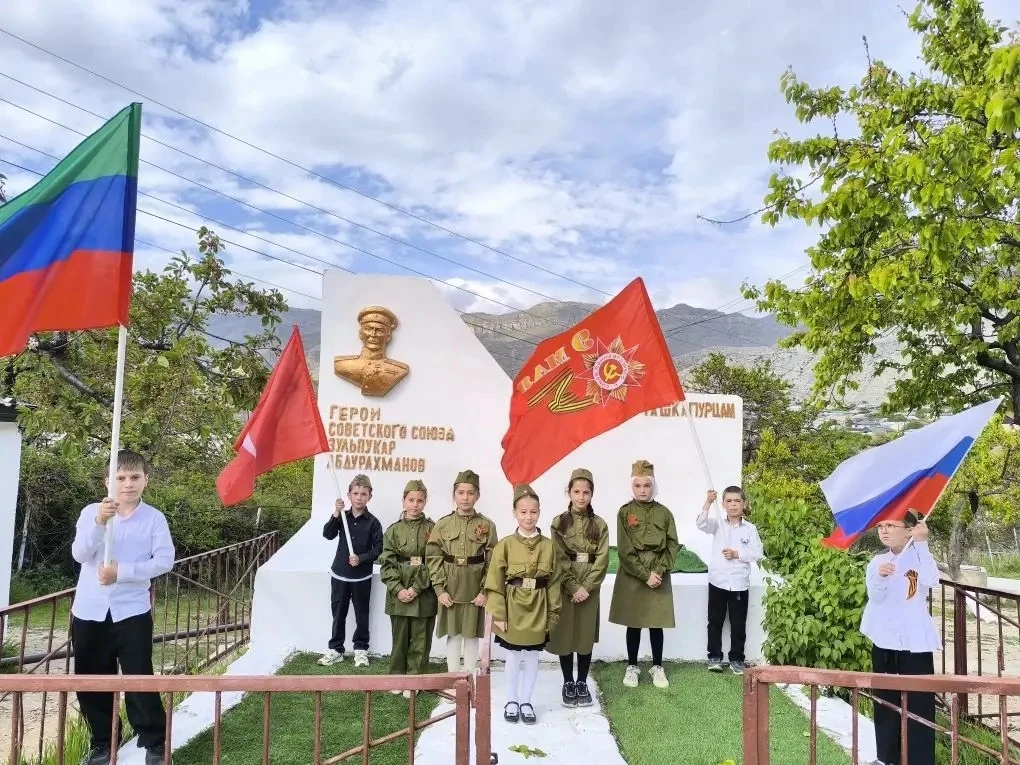 🕊️ День памяти и примирения — отмечается в мае в честь всех жертв Второй мировой войны...
