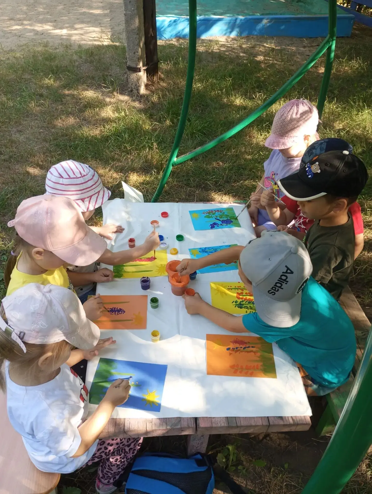 ✔️Сейчас расскажем вам как через простые занятия развивать ребенка.👧👦 В центре внимания цветочная 