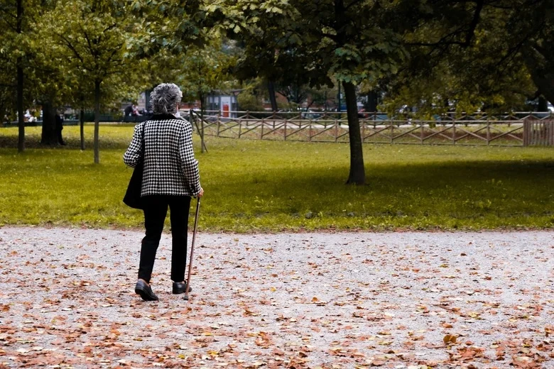 🚶 Почему с возрастом мы начинаем ходить медленнее?

Австралийские ученые выяснили, что скорость ход