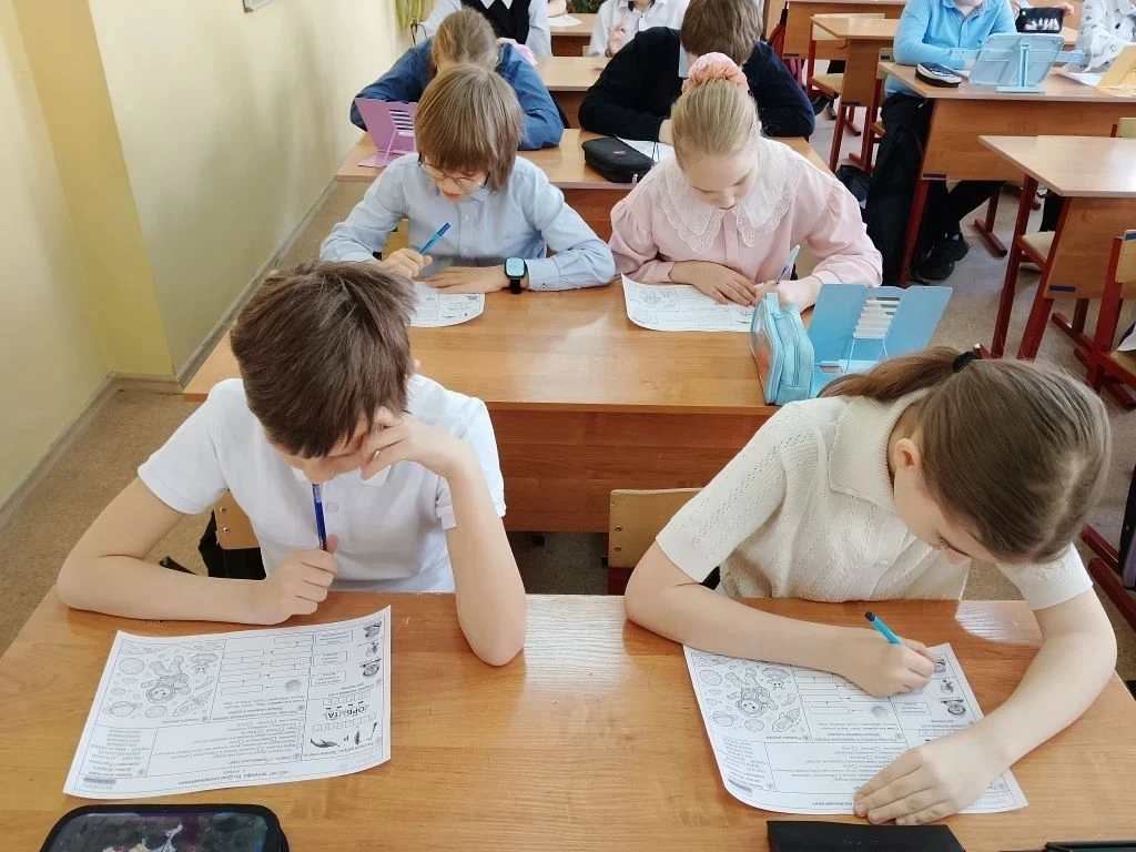 В этом году мы отмечаем  65 лет с момента, когда человечество сделало свой первый шаг в космос. Это 