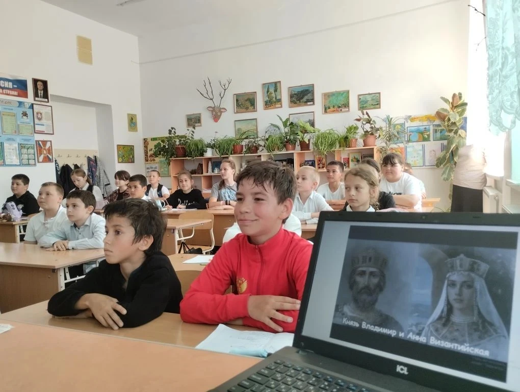 Владимир и Анна — они сыграли ключевую роль в судьбе России. Как так вышло? Об этом мы ...