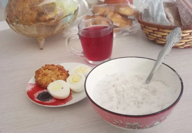 Доброе утро! Сегодня на субботний завтрак я кушаю кашу из пяти злаков в йогурте, варёно...